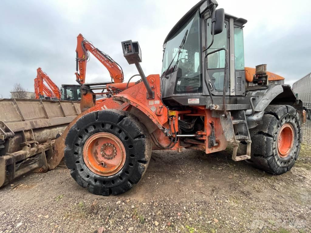Hitachi ZW 180-5 Gumikerekes homlokrakodók
