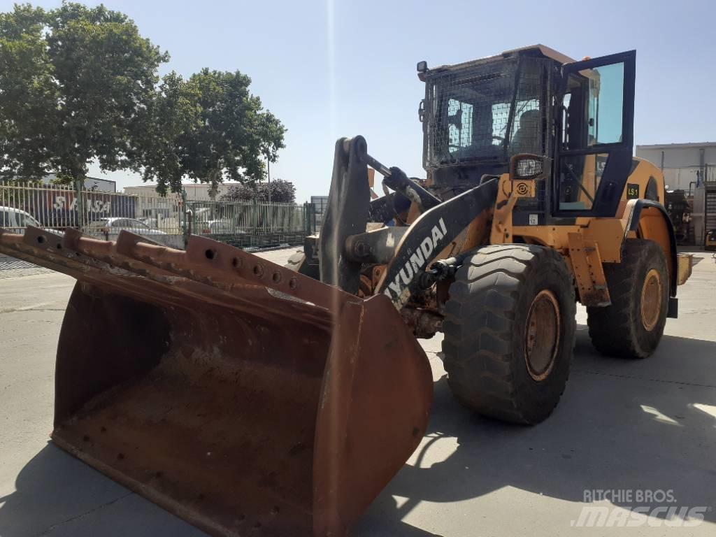 Hyundai HL 940A Gumikerekes homlokrakodók