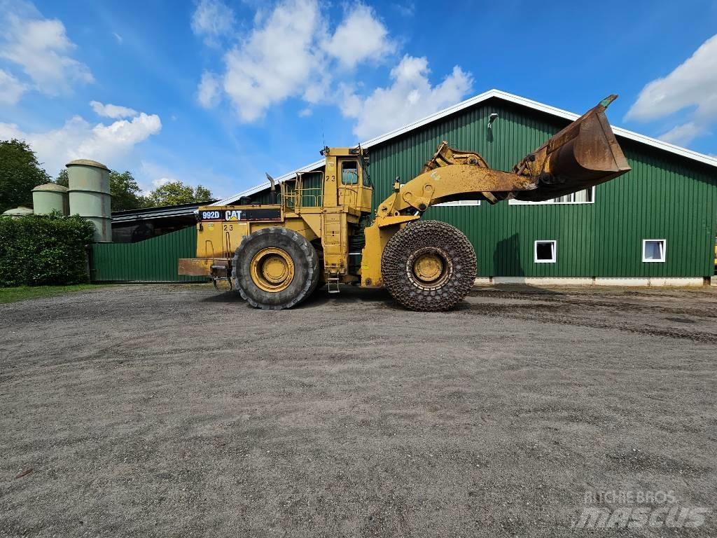 CAT 992 D Gumikerekes homlokrakodók