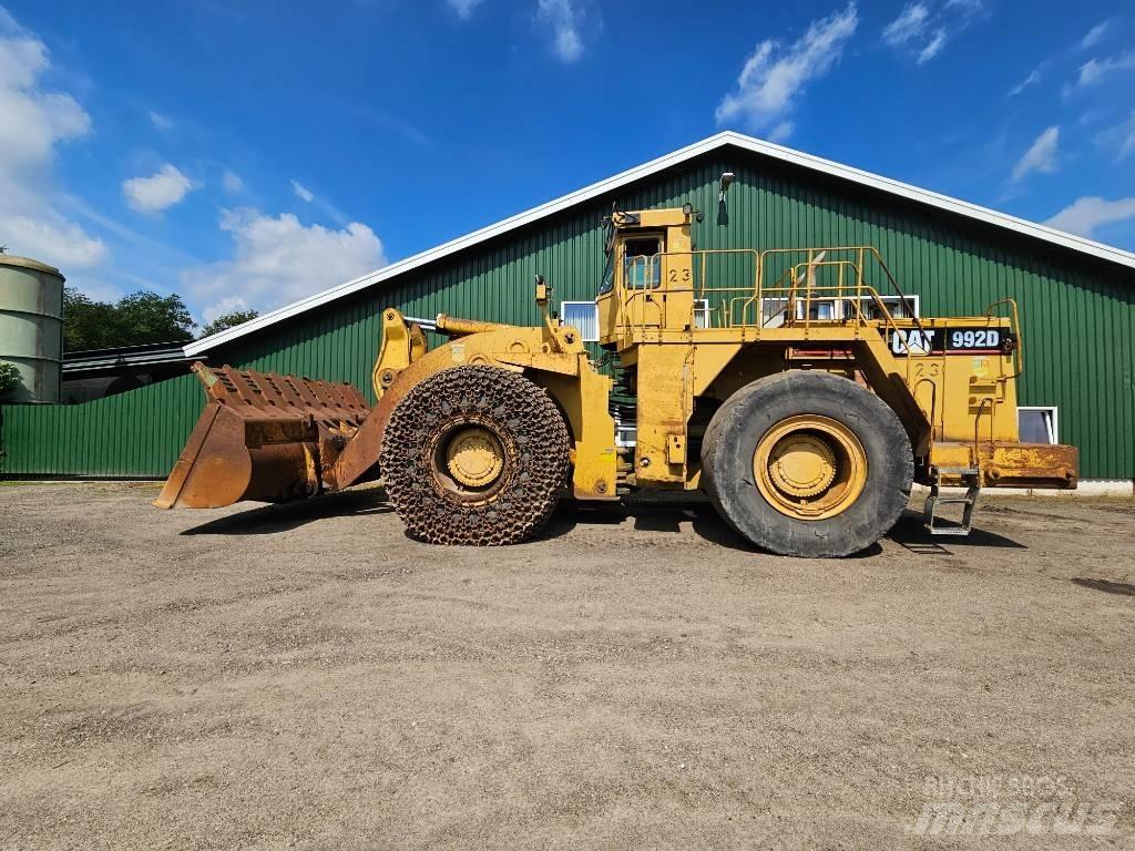CAT 992 D Gumikerekes homlokrakodók