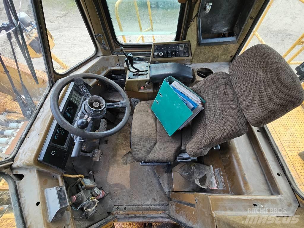 CAT 992 D Gumikerekes homlokrakodók