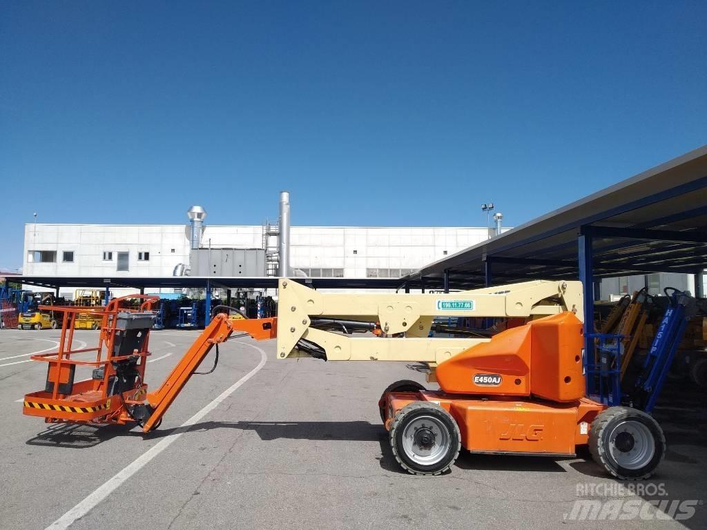 JLG E 450 AJ Karos emelők