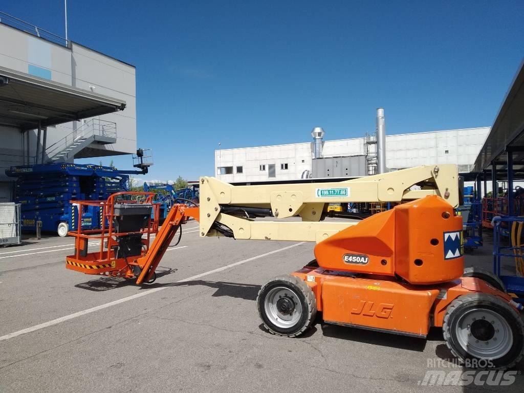 JLG E 450 AJ Karos emelők