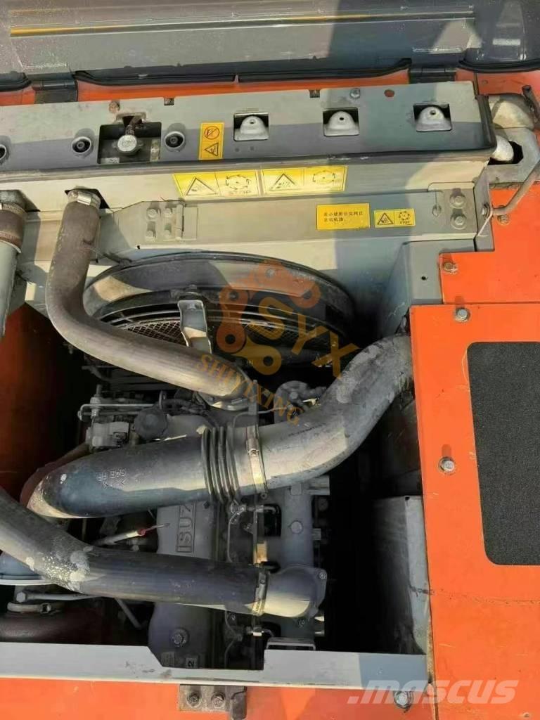 Hitachi ZX 200 Lánctalpas kotrók