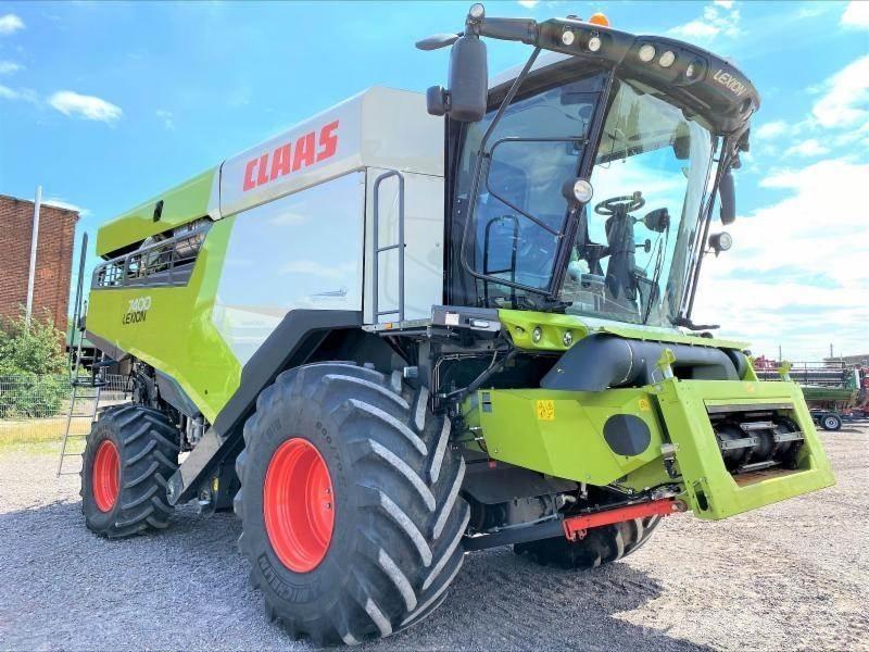 CLAAS LEXION 7400 Kombájnok