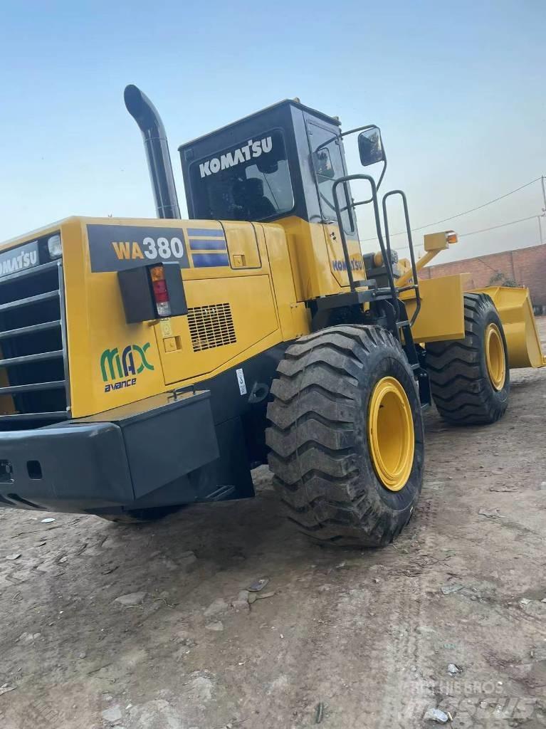 Komatsu WA 380 Gumikerekes homlokrakodók
