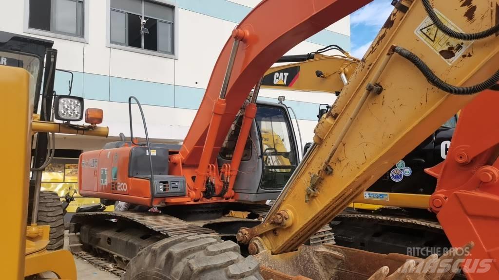 Hitachi EX 200-5 Lánctalpas kotrók