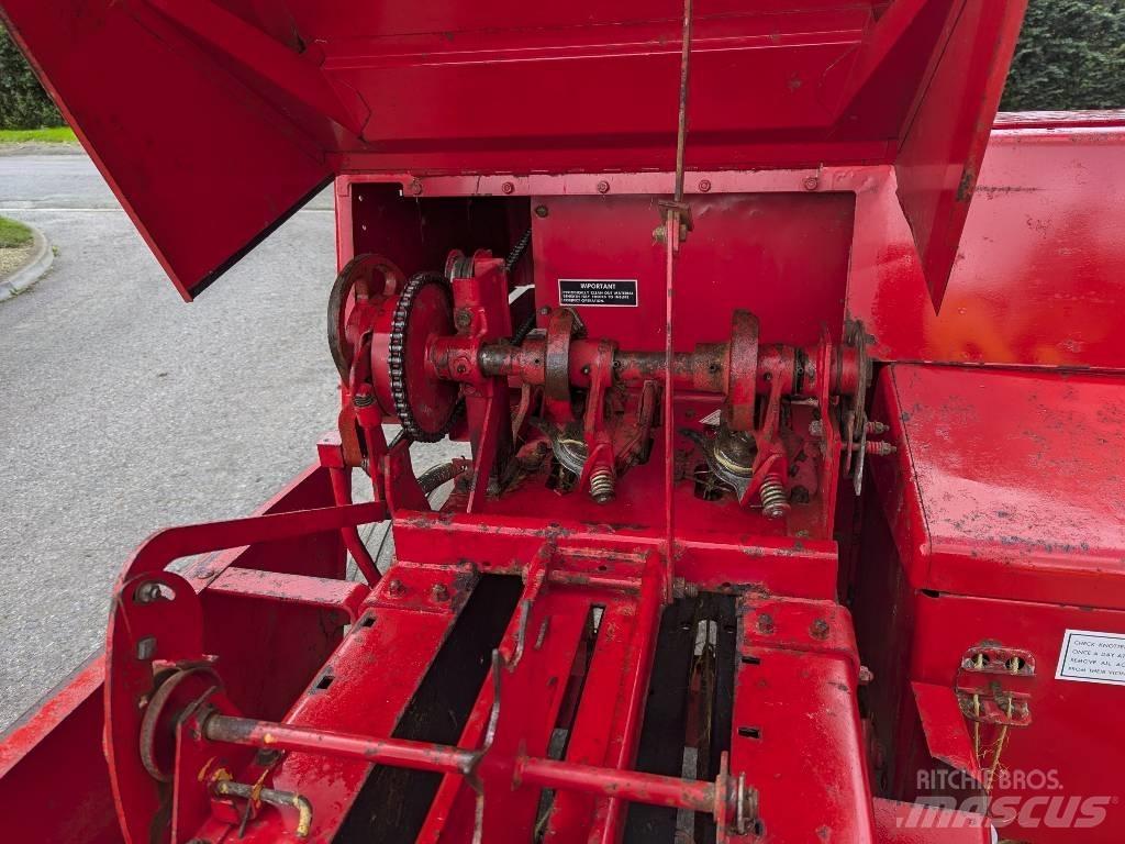 Massey Ferguson 124 Szögletes bálázók
