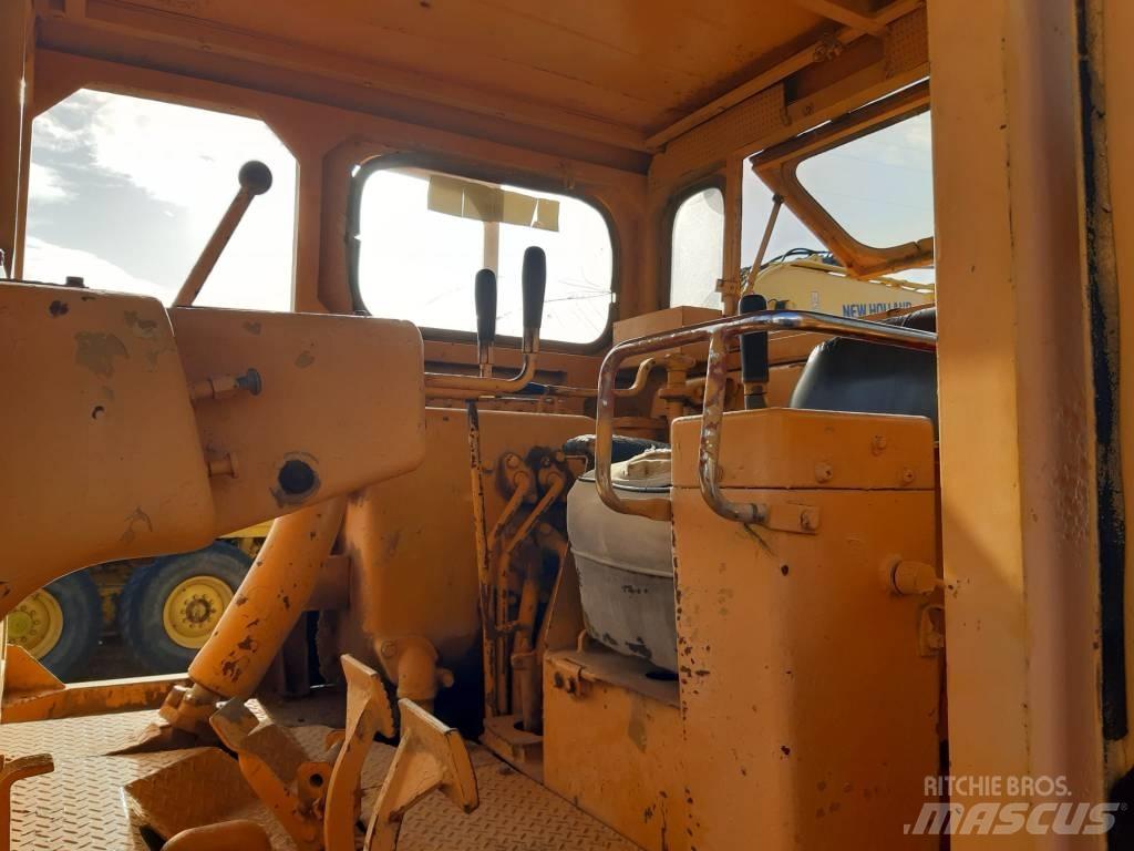 Komatsu D 85 E-12 lánctalpas dózerek