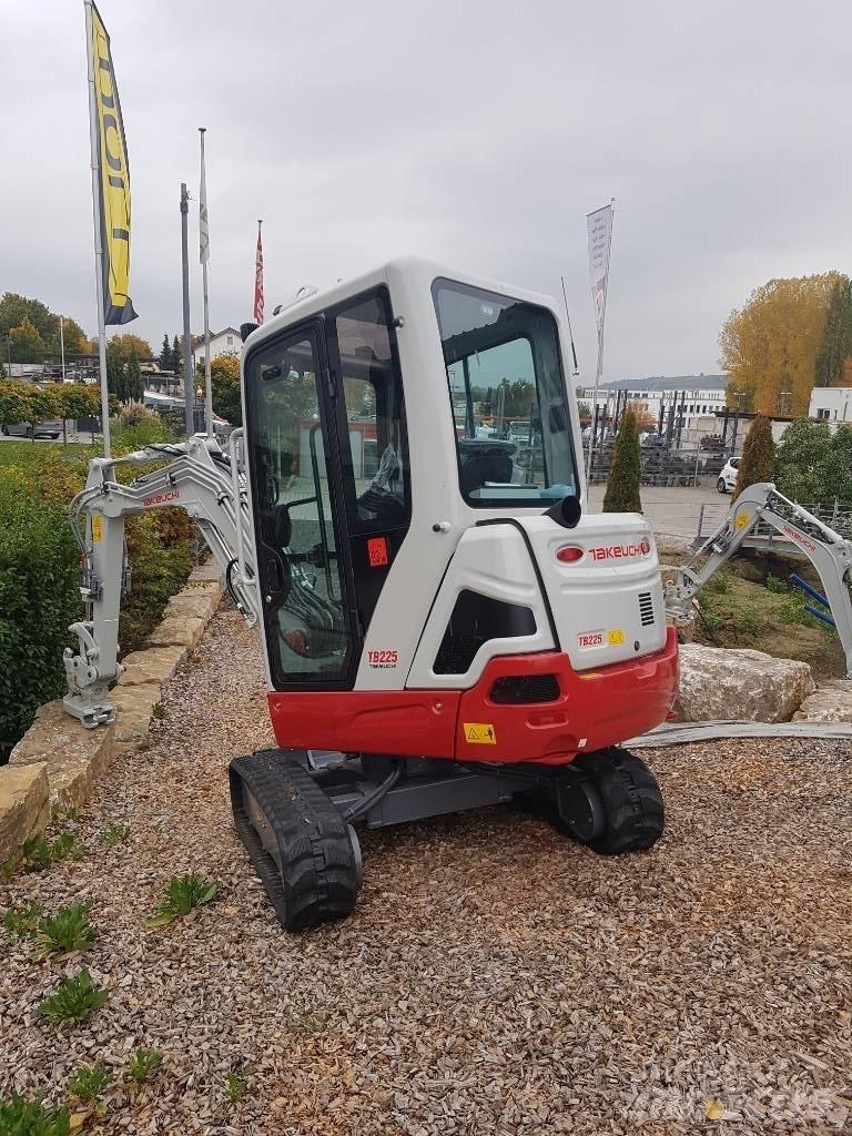 Takeuchi TB225 Mini kotrók < 7t