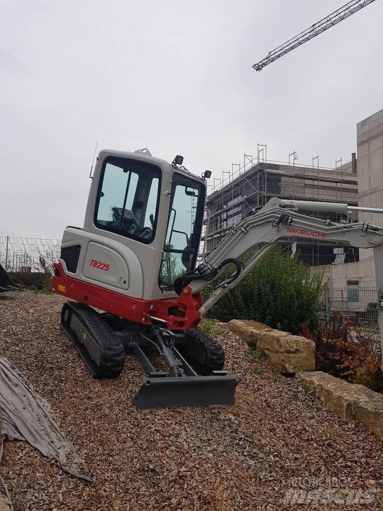Takeuchi TB225 Mini kotrók < 7t