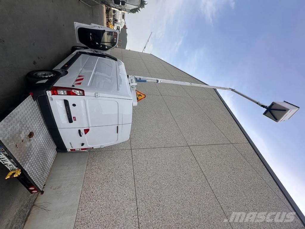 Renault Master 145 Teherautóra szerelt emelők és állványok