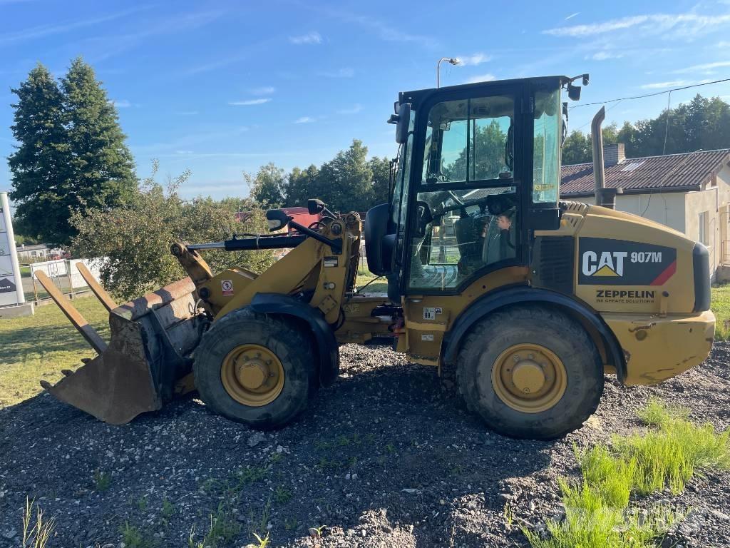 CAT 907 M Gumikerekes homlokrakodók
