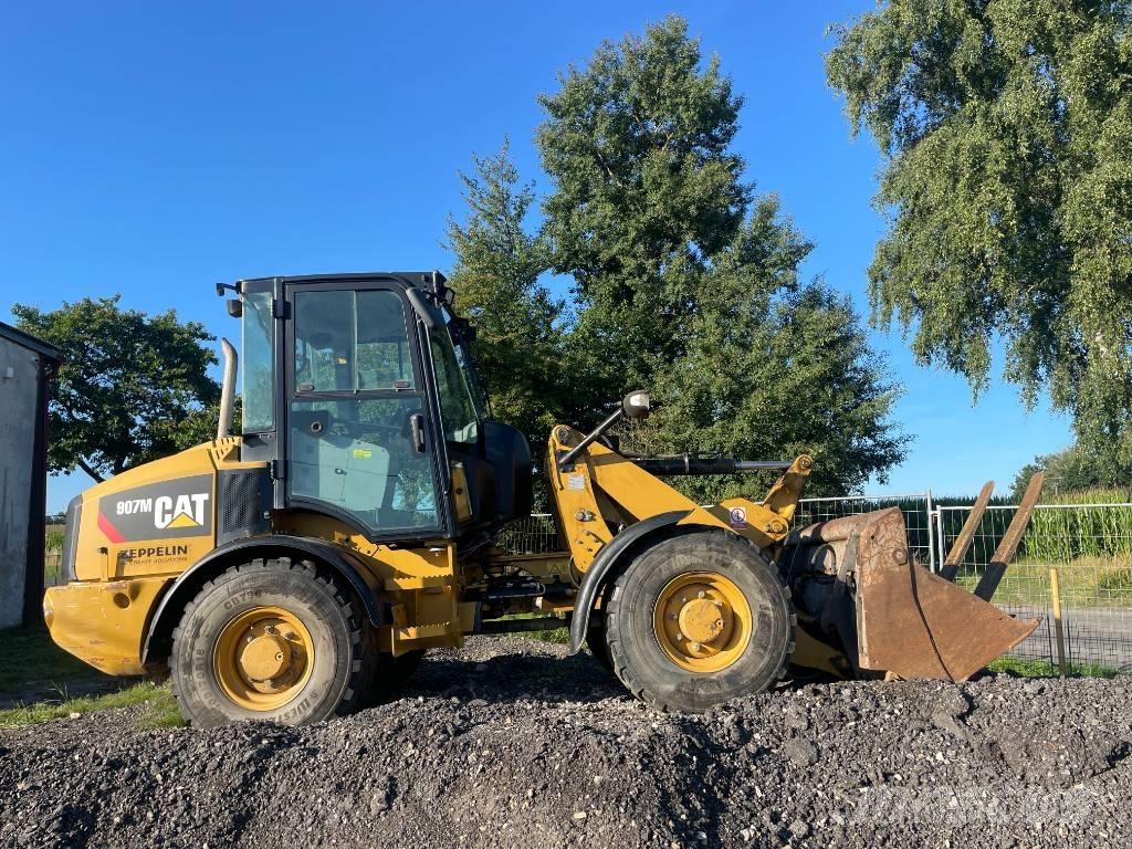 CAT 907 M Gumikerekes homlokrakodók