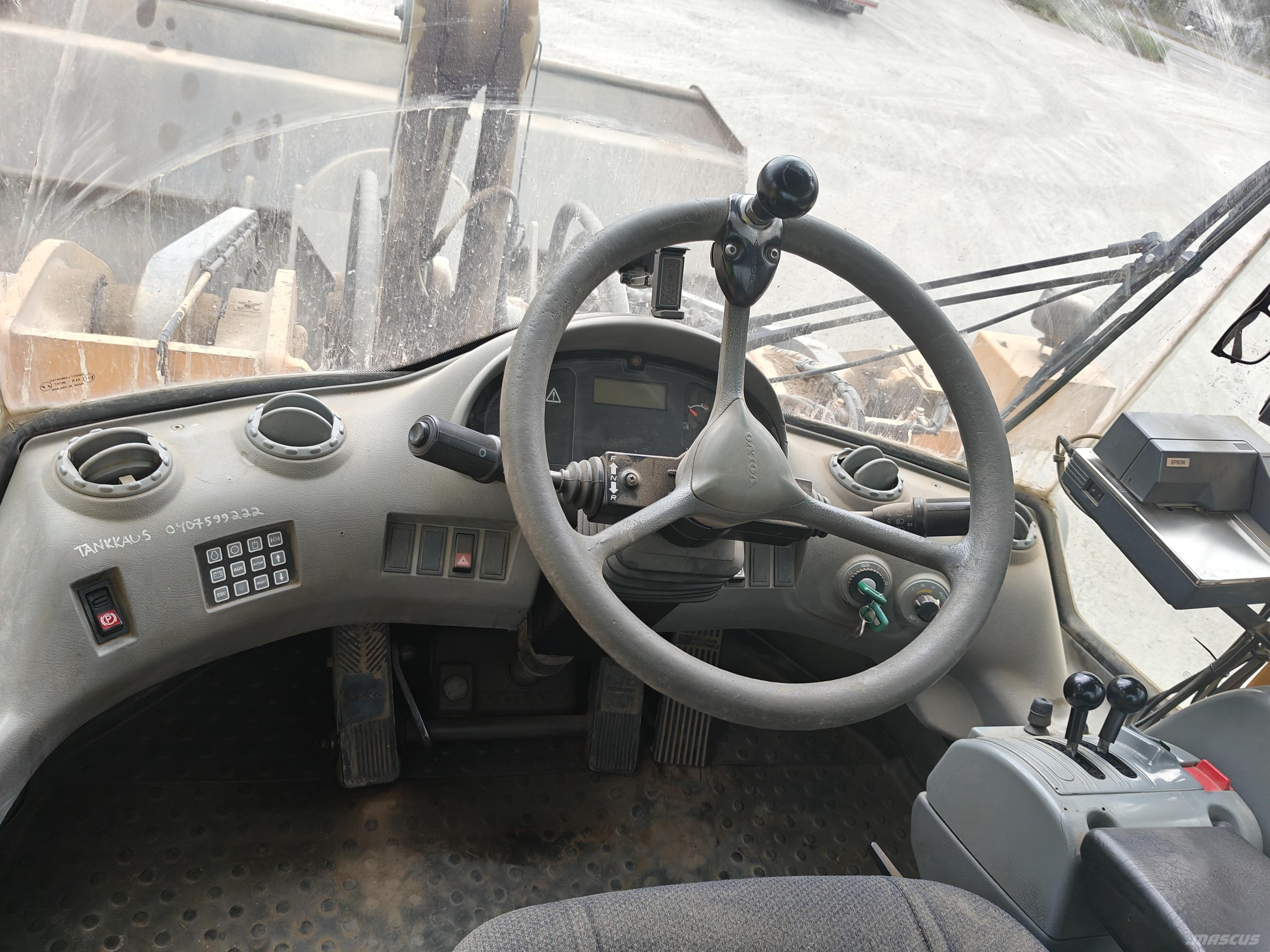 Volvo L 220 E Gumikerekes homlokrakodók