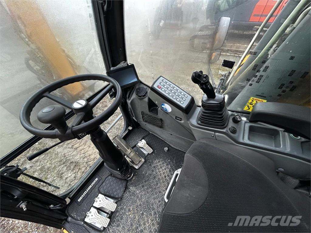 Liebherr A920 Gumikerekes kotrók