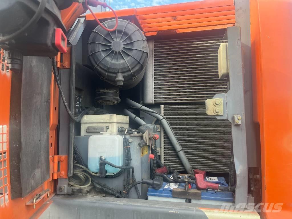 Hitachi ZX 145 W-3 Gumikerekes kotrók