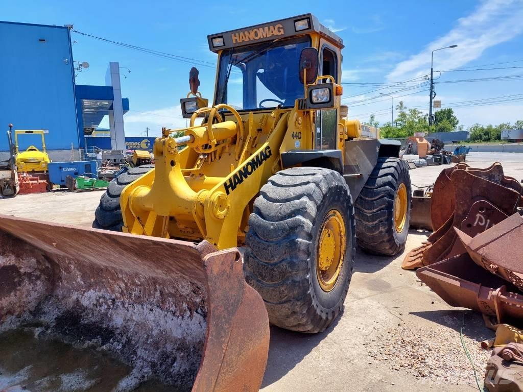 Hanomag 44D Gumikerekes homlokrakodók