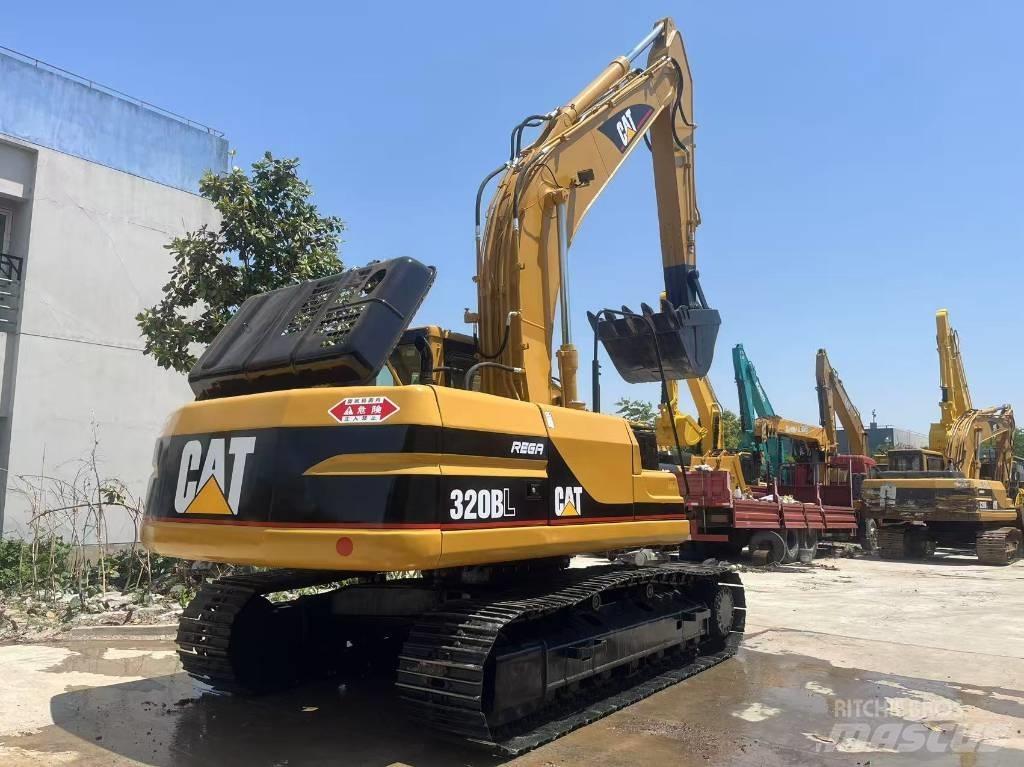 CAT 320 B L Lánctalpas kotrók