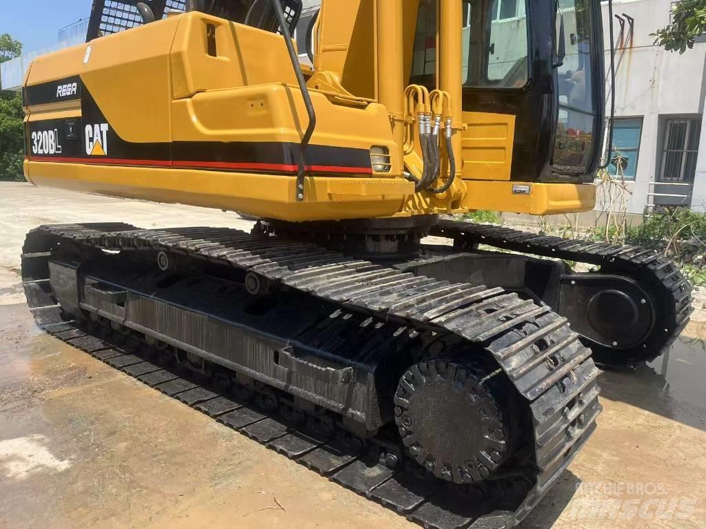 CAT 320 B L Lánctalpas kotrók