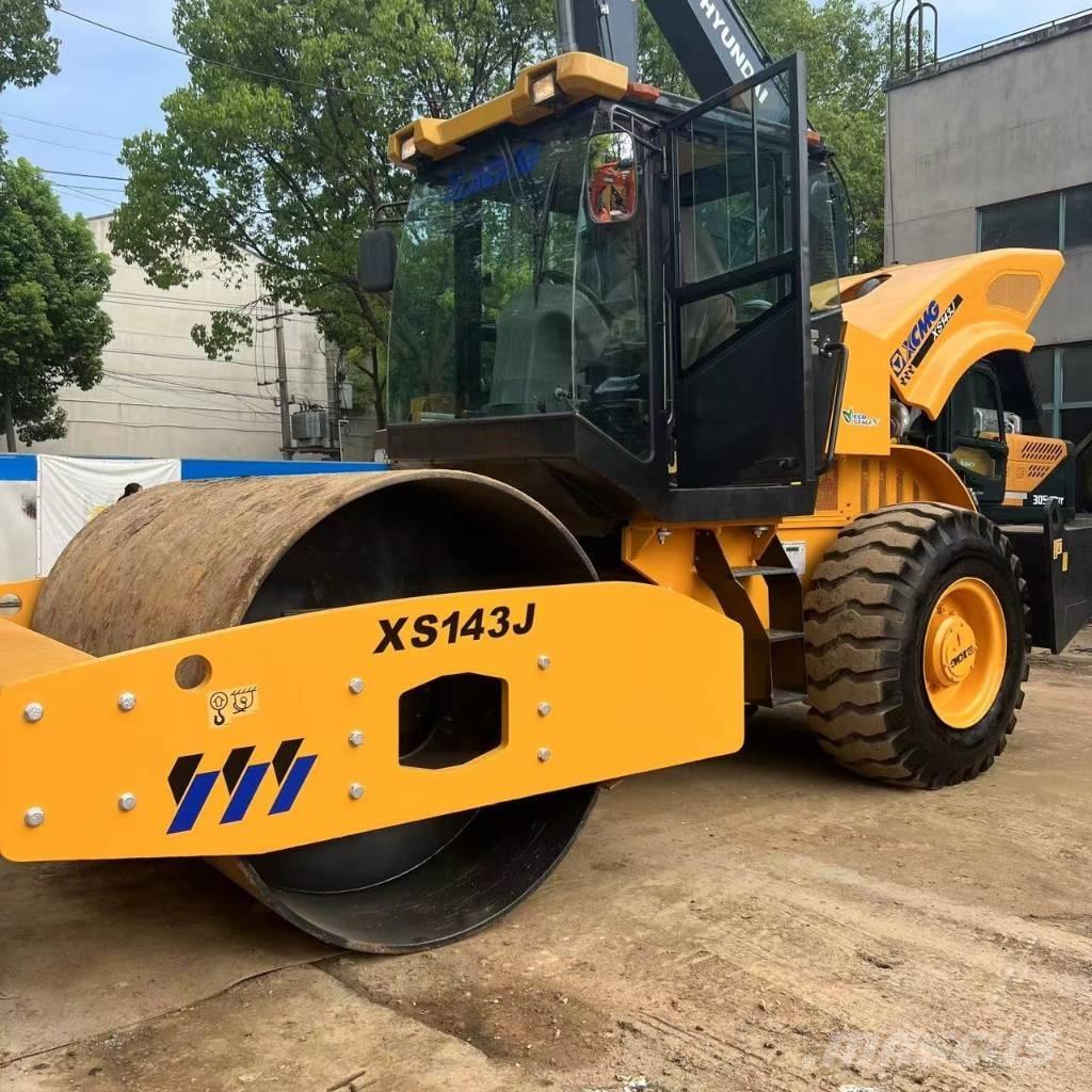 XCMG 143J Egydobos hengerek