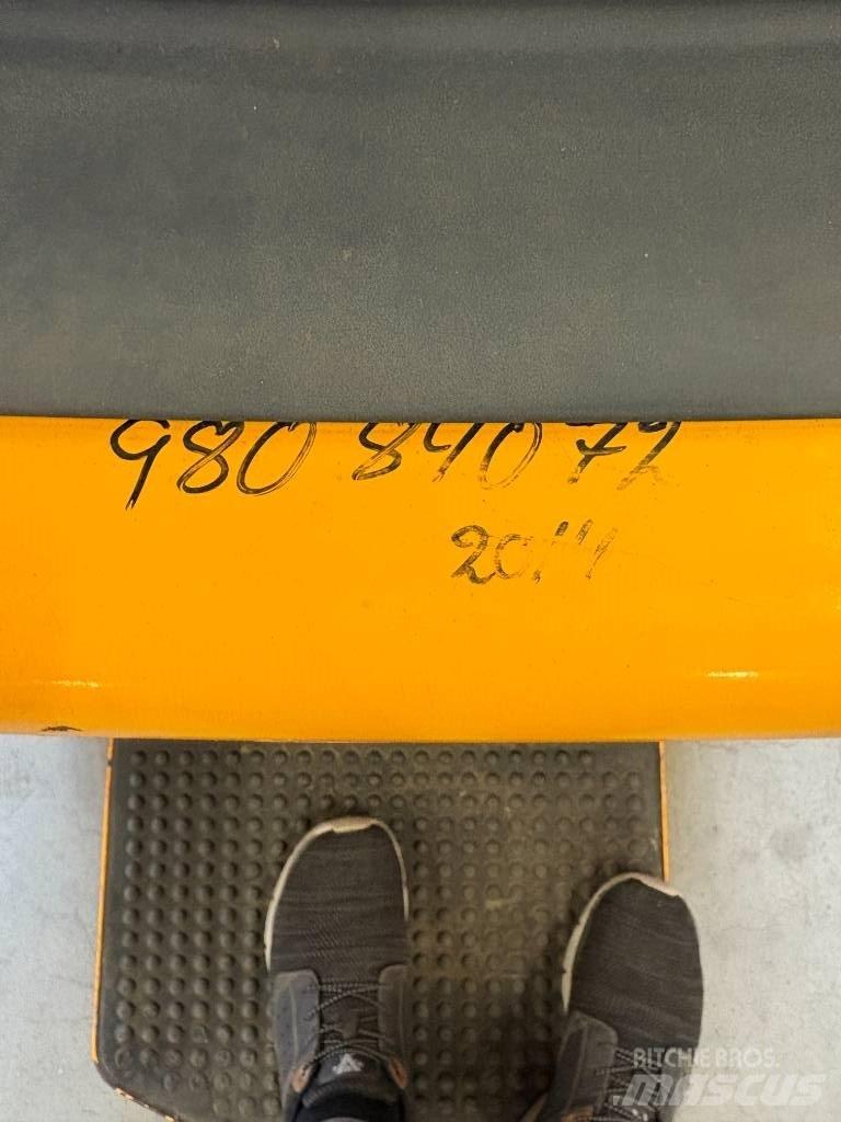 Jungheinrich ERE 225 Vezetőállásos alacsony emelőkocsi