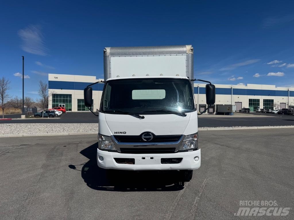 Hino 155 Dobozos teherautók