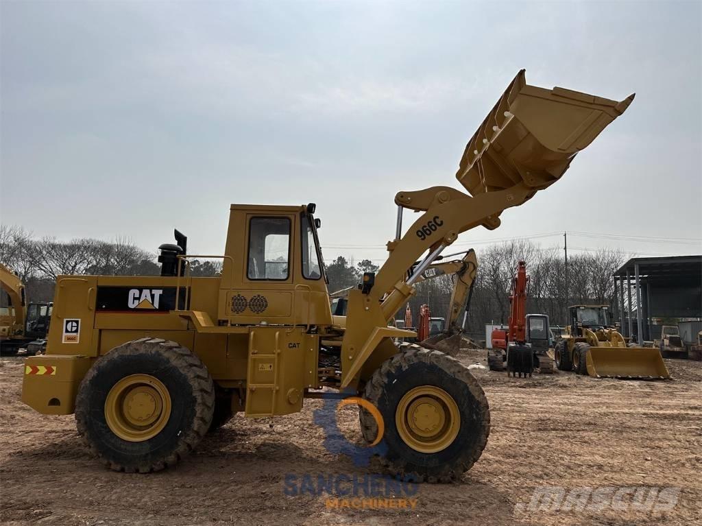 CAT 966C Gumikerekes homlokrakodók
