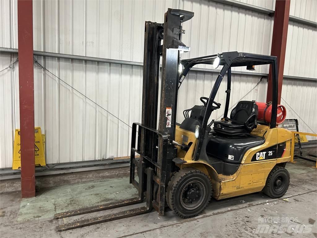 CAT GP25N Gázüzemű targoncák