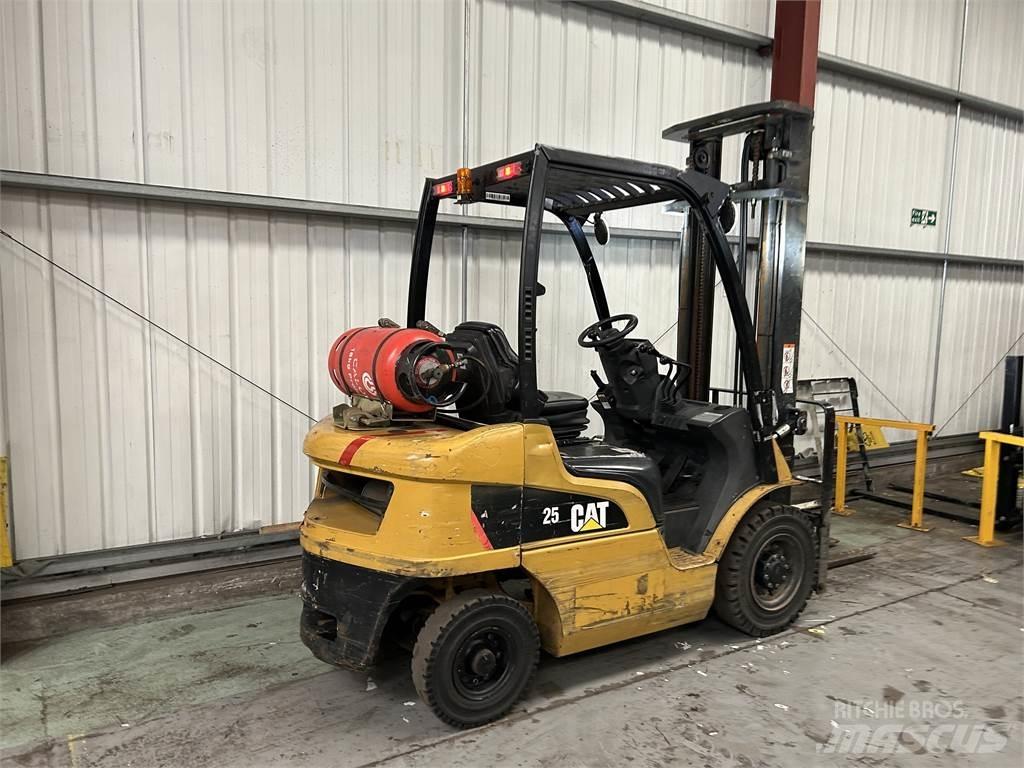 CAT GP25N Gázüzemű targoncák