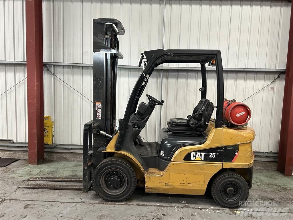 CAT GP25N Gázüzemű targoncák