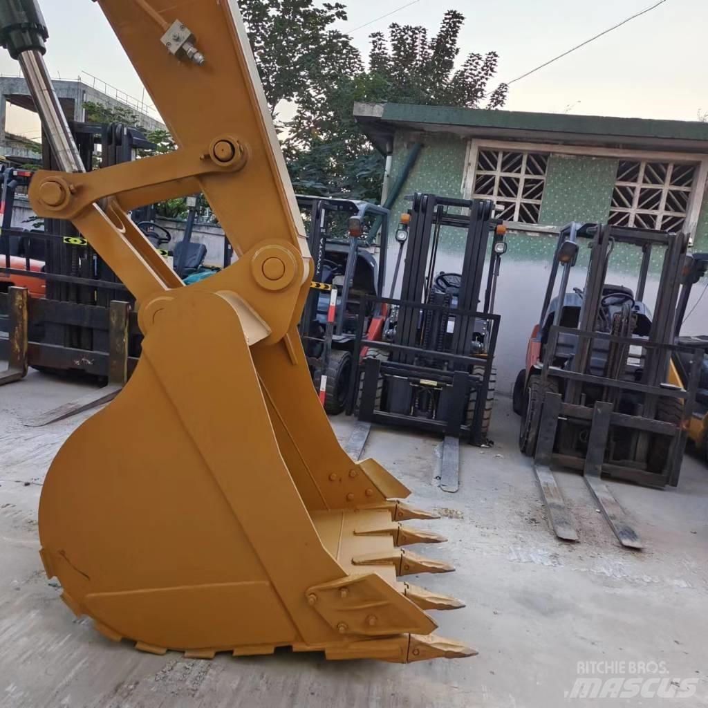 CAT 330 D Lánctalpas kotrók