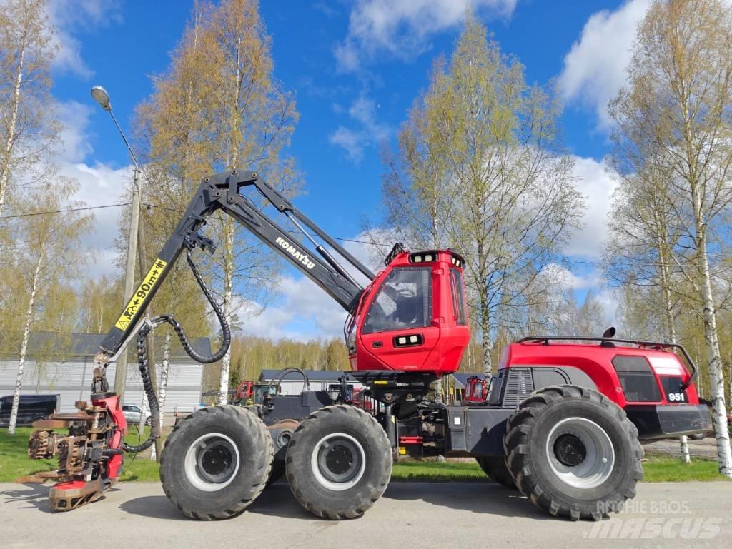 Komatsu 951 Betakarítók