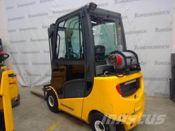 Jungheinrich TFG 320 Gázüzemű targoncák