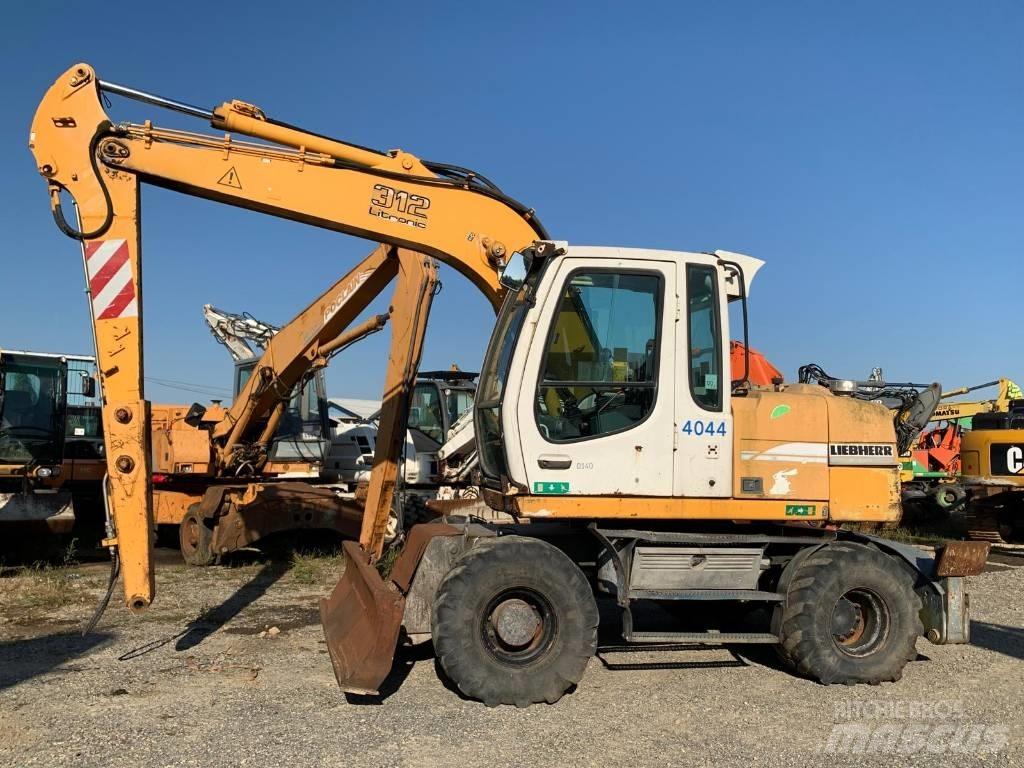 Liebherr A 312 Gumikerekes kotrók