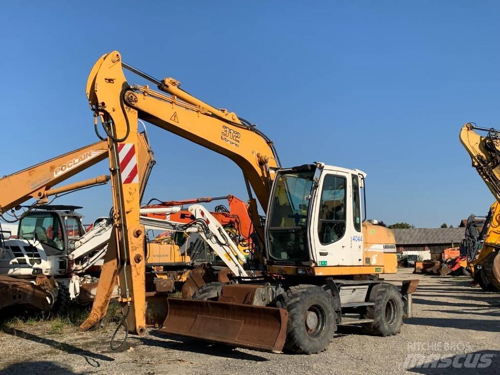 Liebherr A 312 Gumikerekes kotrók