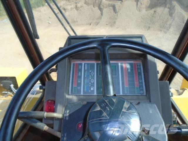 Komatsu WA 250 Gumikerekes homlokrakodók