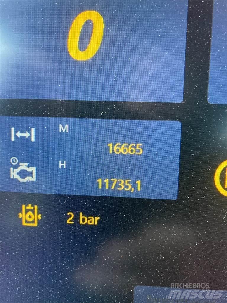 Komatsu 951 Betakarítók