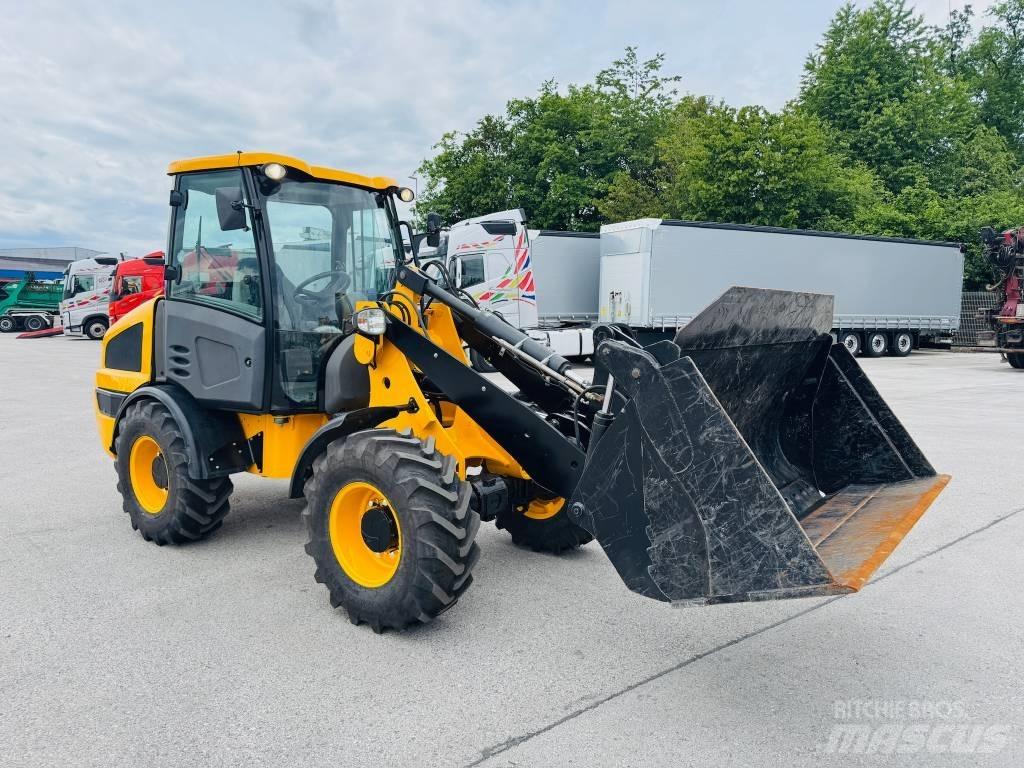JCB 406 Gumikerekes homlokrakodók