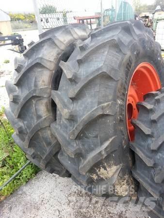  Pneus 420/85R30 Gumiabroncsok, kerekek és felnik