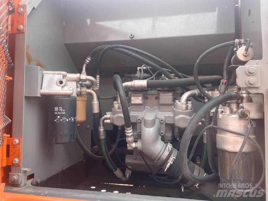 Hitachi ZX 200 Lánctalpas kotrók