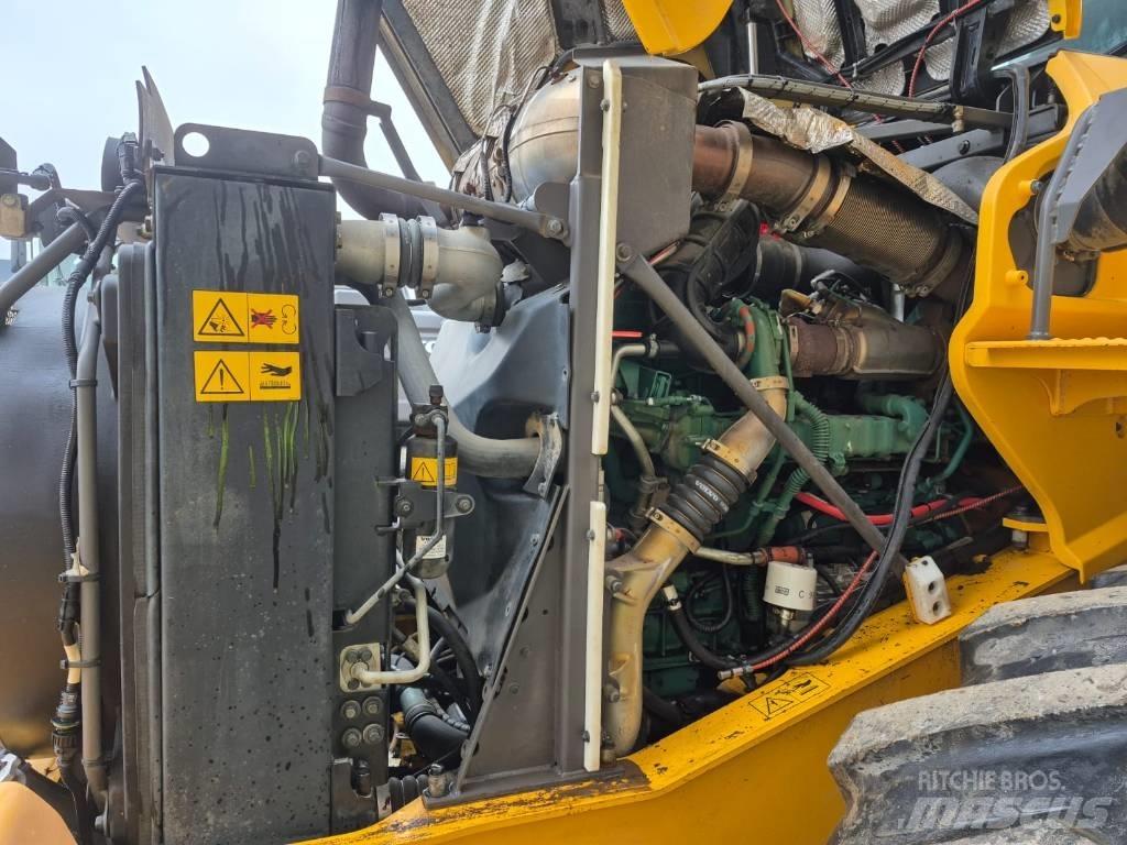 Volvo L90G Gumikerekes homlokrakodók