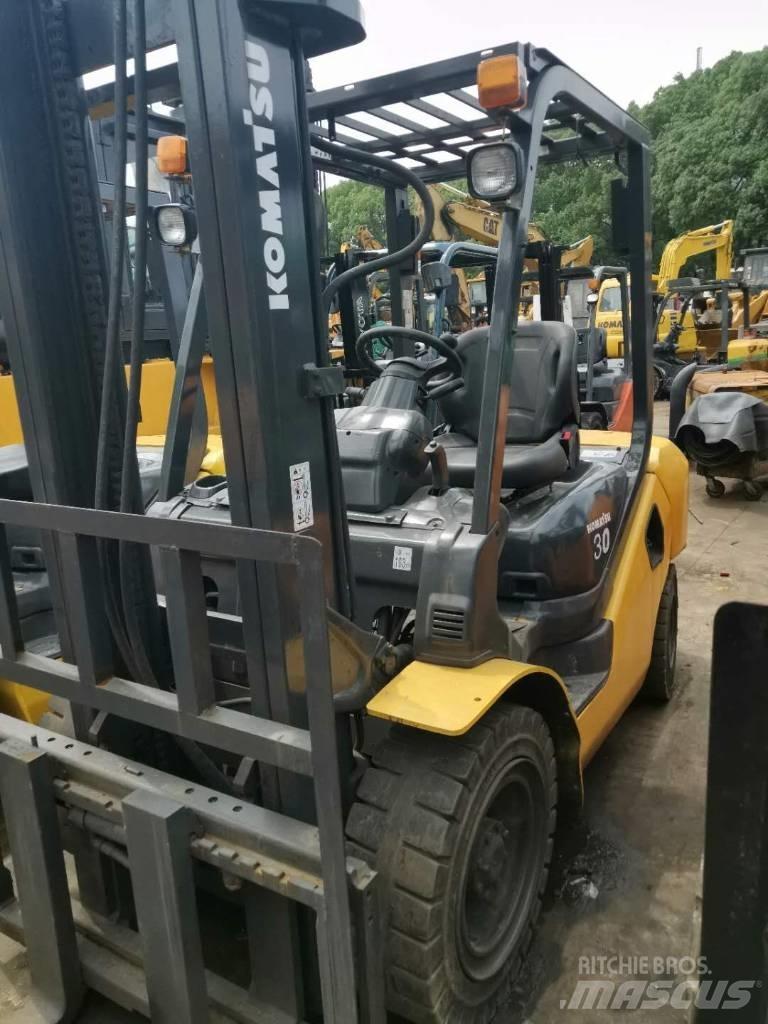 Komatsu 30 Teleszkópos rakodók
