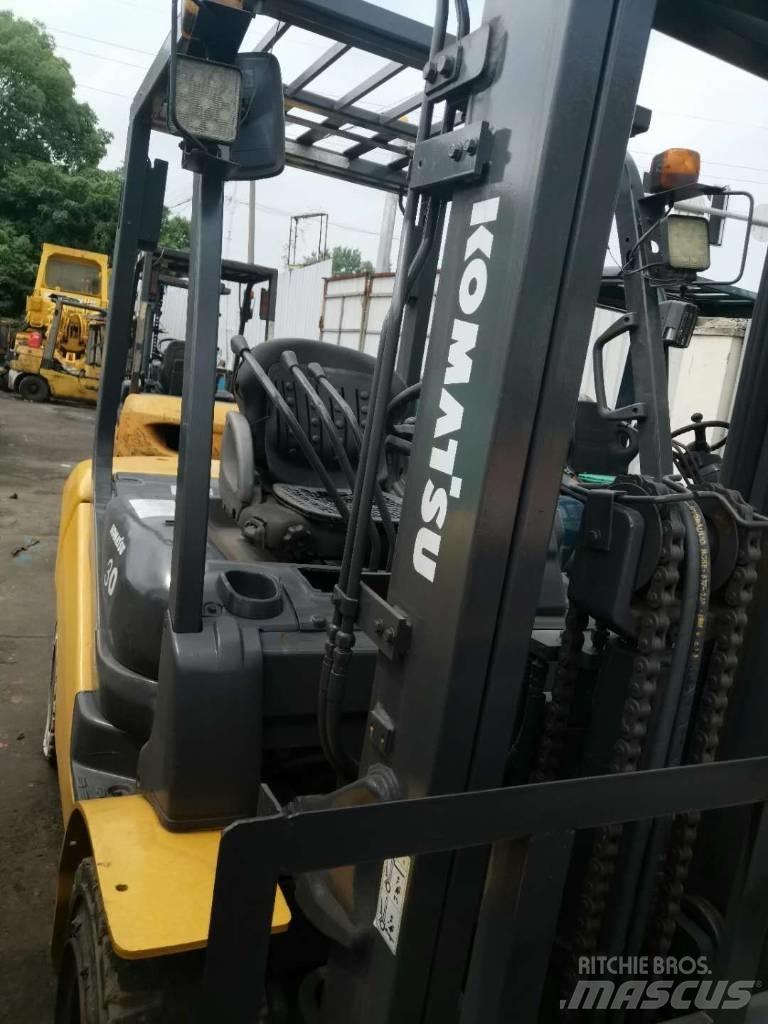 Komatsu 30 Teleszkópos rakodók