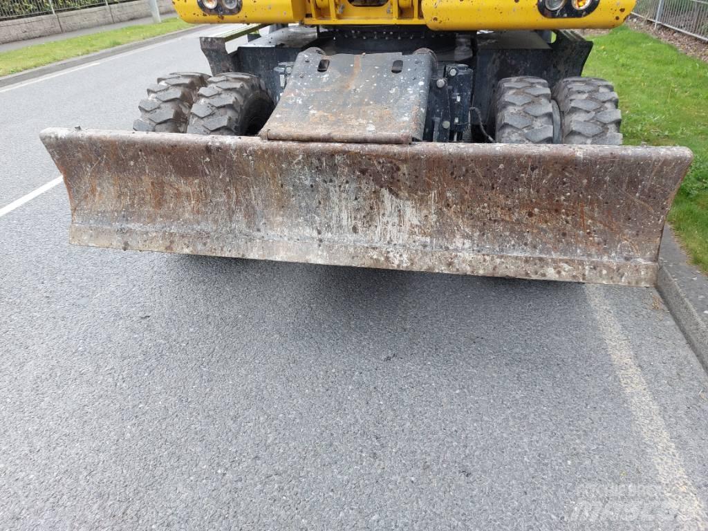 Komatsu PW148-11 Gumikerekes kotrók