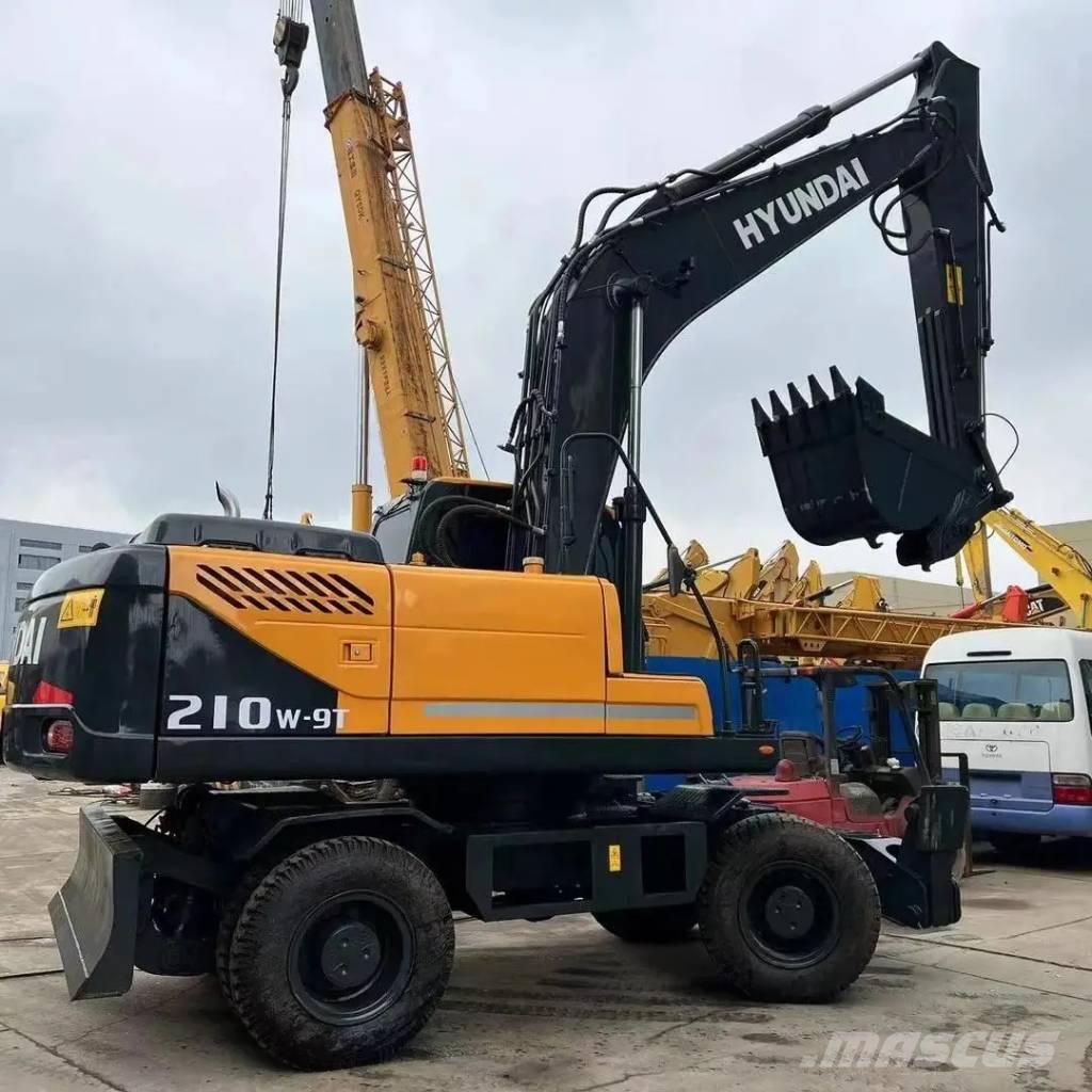 Hyundai R210W-9 Gumikerekes kotrók