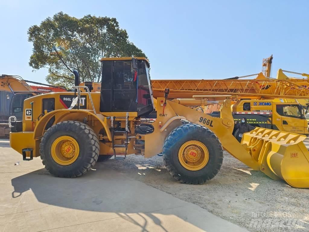 CAT 966 L Gumikerekes homlokrakodók