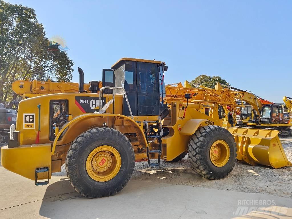 CAT 966 L Gumikerekes homlokrakodók