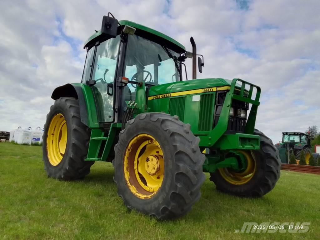 John Deere 6110 SE Traktorok