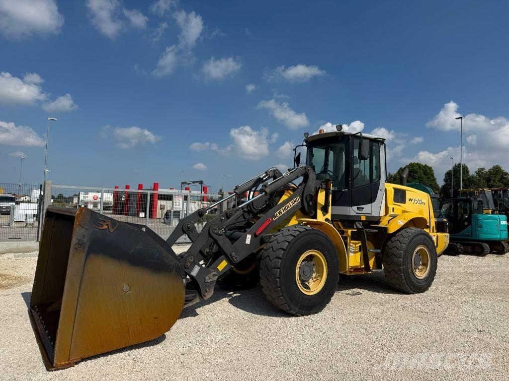 New Holland W 170 TC Gumikerekes homlokrakodók